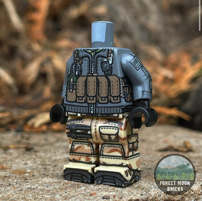Task Force Operator - Coyote Brown/ Tricolor Minifigure